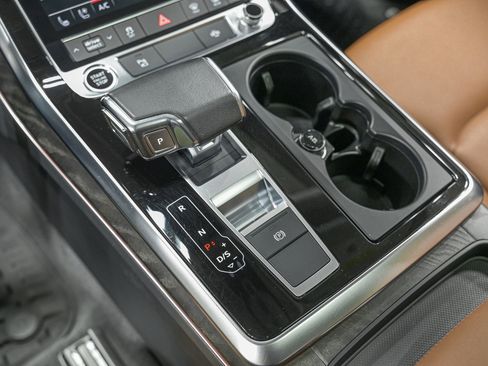 Used 2022 Audi Q8 Premium Plus image 24