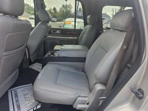 Used 2004 Lincoln Navigator Luxury AWD/4WD image 11