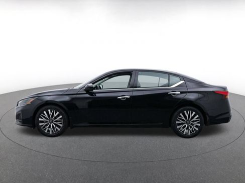 Used 2025 Nissan Altima 2.5 SV FWD image 4