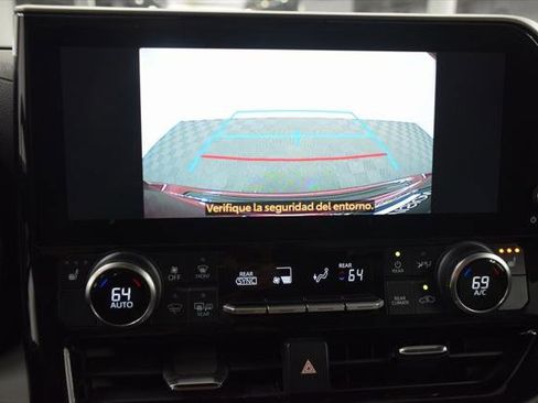 Certified 2023 Toyota Highlander XLE image 32