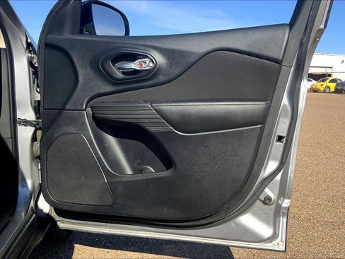 Used 2017 Jeep Cherokee Sport image 22