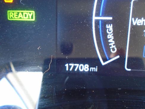 Used 2025 Toyota Camry LE image 16