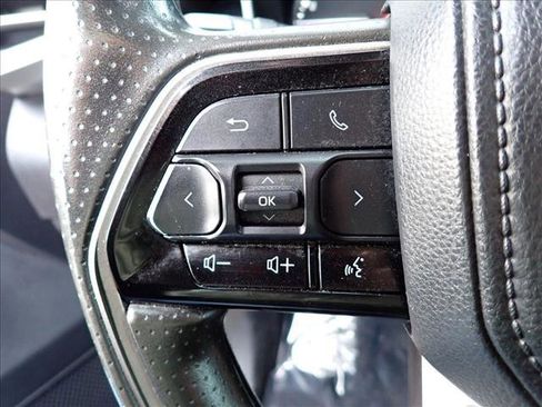Used 2022 Toyota Tundra SR5 w/ SR5 Convenience Package AWD/4WD image 15
