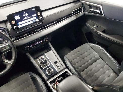 Used 2024 Mitsubishi Outlander SE AWD/4WD image 16