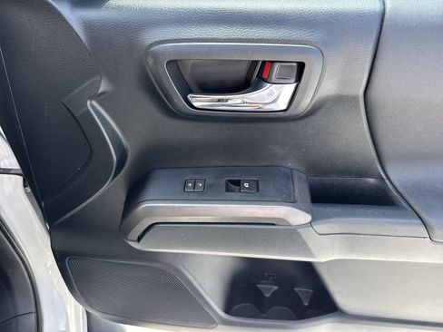 Used 2016 Toyota Tacoma TRD Sport w/ Towing Package RWD image 43