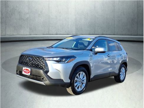 Used 2023 Toyota Corolla Cross LE image 3