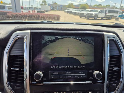 Used 2020 Nissan Titan SV w/ SV Convenience Package image 7