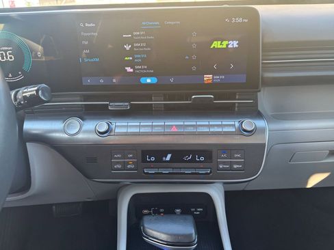 Used 2025 Hyundai Kona SEL image 18