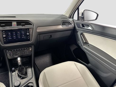 Used 2020 Volkswagen Tiguan SE w/ 3rd Row Seat Package AWD/4WD image 25