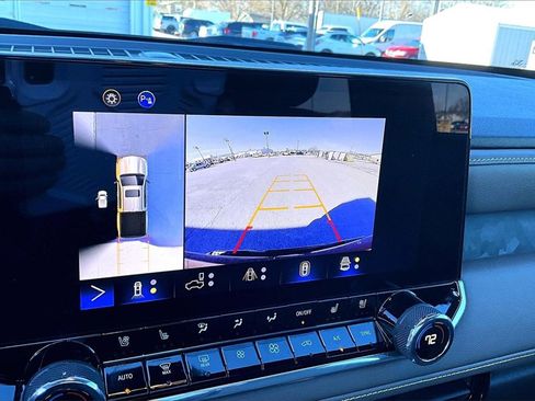 Used 2023 Chevrolet Colorado ZR2 w/ ZR2 Convenience Package III image 17