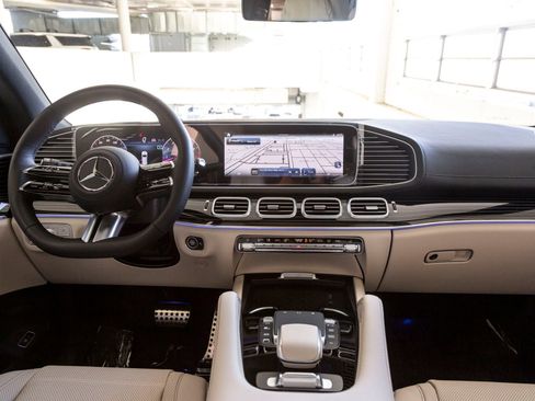 New 2026 Mercedes-Benz GLS 580 4MATIC image 11