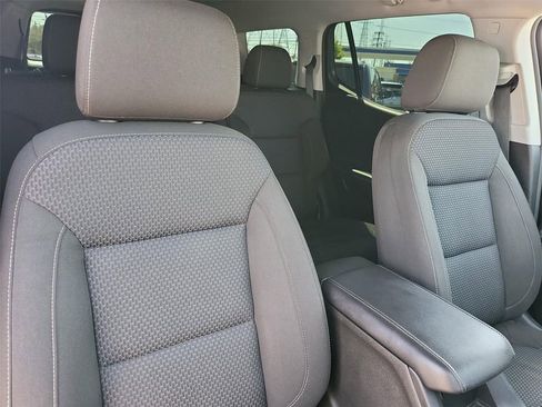 Certified 2022 GMC Acadia SLE w/ Driver Convenience Package FWD image 19