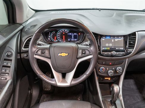 Used 2019 Chevrolet Trax LT w/ LT Convenience Package image 11