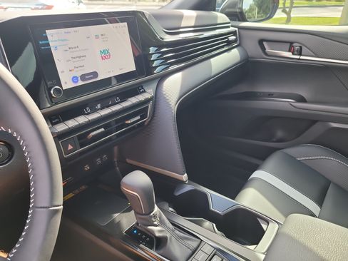 Certified 2026 Toyota Camry Hybrid FWD image 21