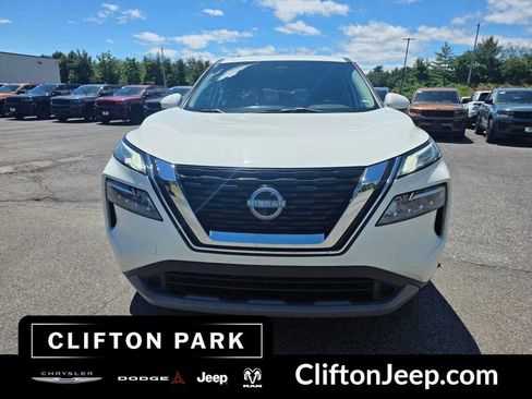 Used 2023 Nissan Rogue SV FWD image 2