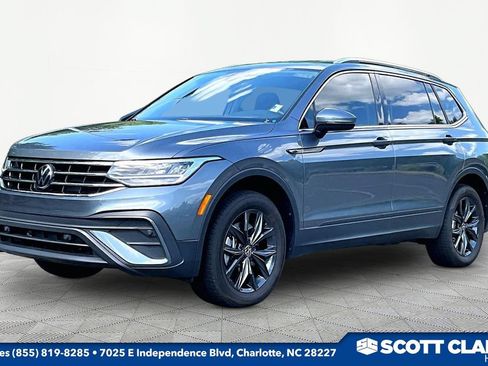 Used 2024 Volkswagen Tiguan SE FWD image 3