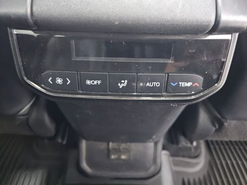 Used 2022 Toyota Highlander XLE image 22