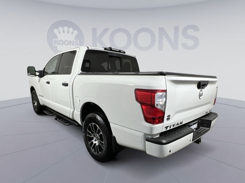 Used 2024 Nissan Titan SV w/ SV Convenience Package image 4