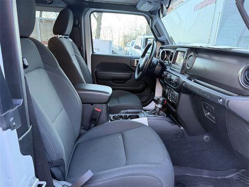 Used 2022 Jeep Wrangler Willys image 23