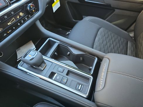 New 2025 Nissan Pathfinder SV image 25