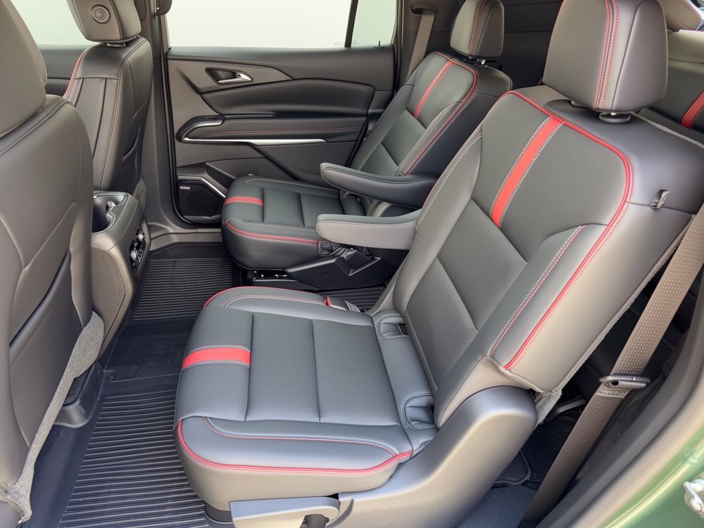 New 2027 Chevrolet Traverse RS w/ LPO, Floor Liner Package FWD image 25
