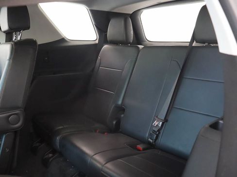 Used 2021 Chevrolet Traverse RS FWD image 16