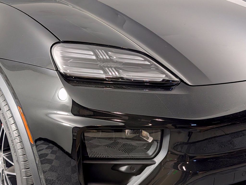 New 2026 Porsche Macan 4S Electric AWD/4WD image 14