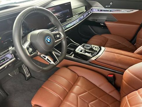 Used 2025 BMW i7 xDrive60 w/ Executive Package AWD/4WD image 11