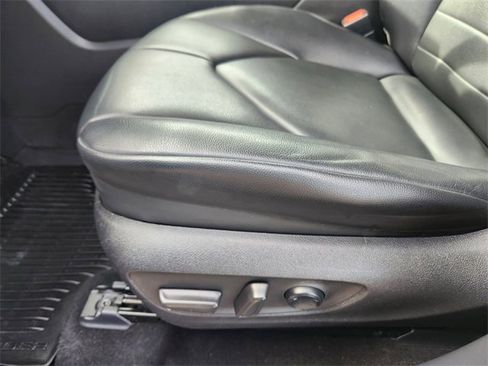 Used 2022 Toyota Highlander XLE image 9