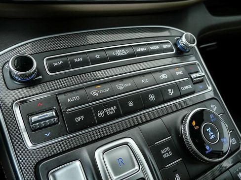 Used 2022 Hyundai Santa Fe Limited image 21