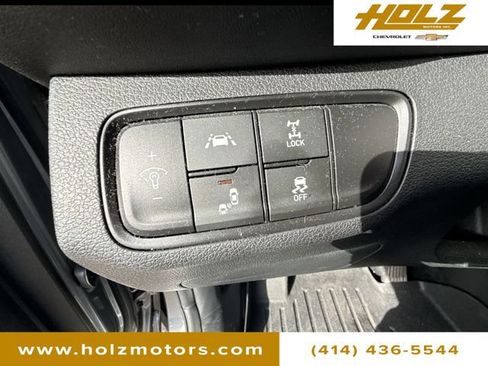 Used 2019 Hyundai Santa Fe SEL image 17