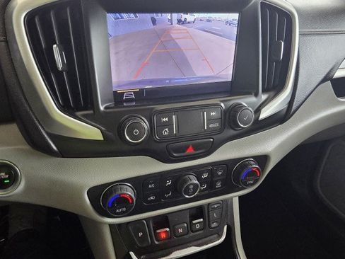 Used 2019 GMC Terrain SLE w/ GMC Pro Grade Package AWD/4WD image 9