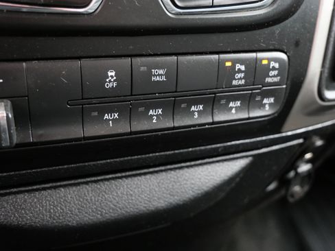 Used 2017 RAM 3500 Big Horn AWD/4WD image 35