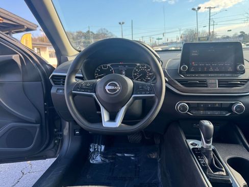 Used 2025 Nissan Altima 2.5 SV image 28