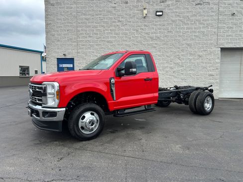 New 2025 Ford F350 XL w/ XL Chrome Package AWD/4WD image 4