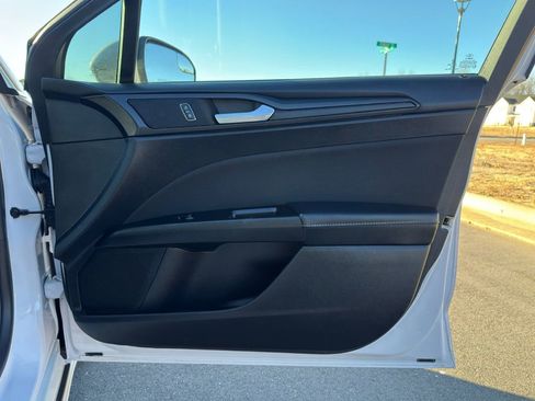 Used 2018 Ford Fusion SE w/ Equipment Group 201A image 20