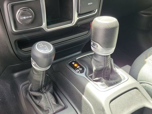 Used 2024 Jeep Gladiator Sport AWD/4WD image 24