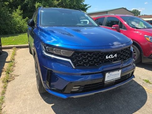 Certified 2023 Kia Sorento SX AWD/4WD image 2