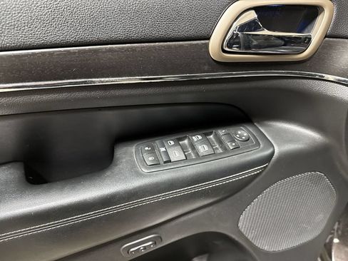 Used 2017 Jeep Grand Cherokee Limited AWD/4WD image 22
