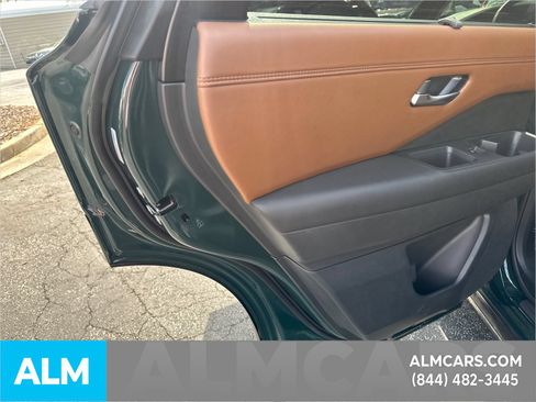 Used 2025 Nissan Pathfinder Platinum FWD image 15