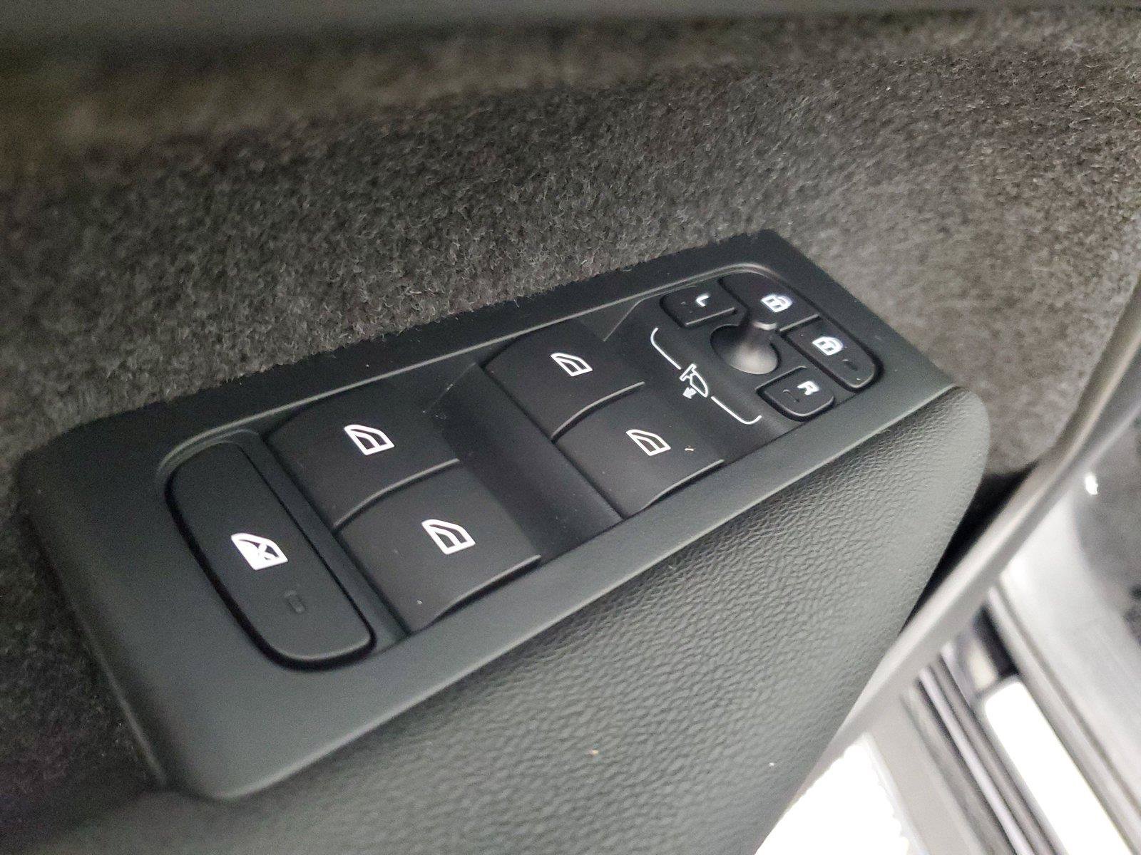 Certified 2026 Volvo XC40 B5 Plus AWD/4WD image 20