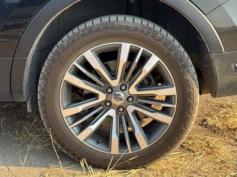 Used 2018 Ford Explorer Platinum AWD/4WD image 3
