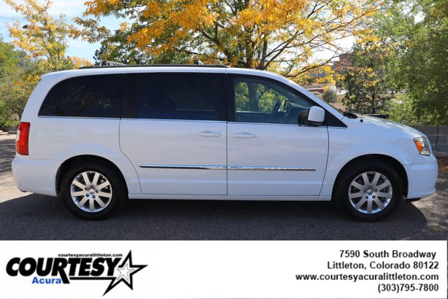 Used 2015 Chrysler Town & Country Touring FWD image 7