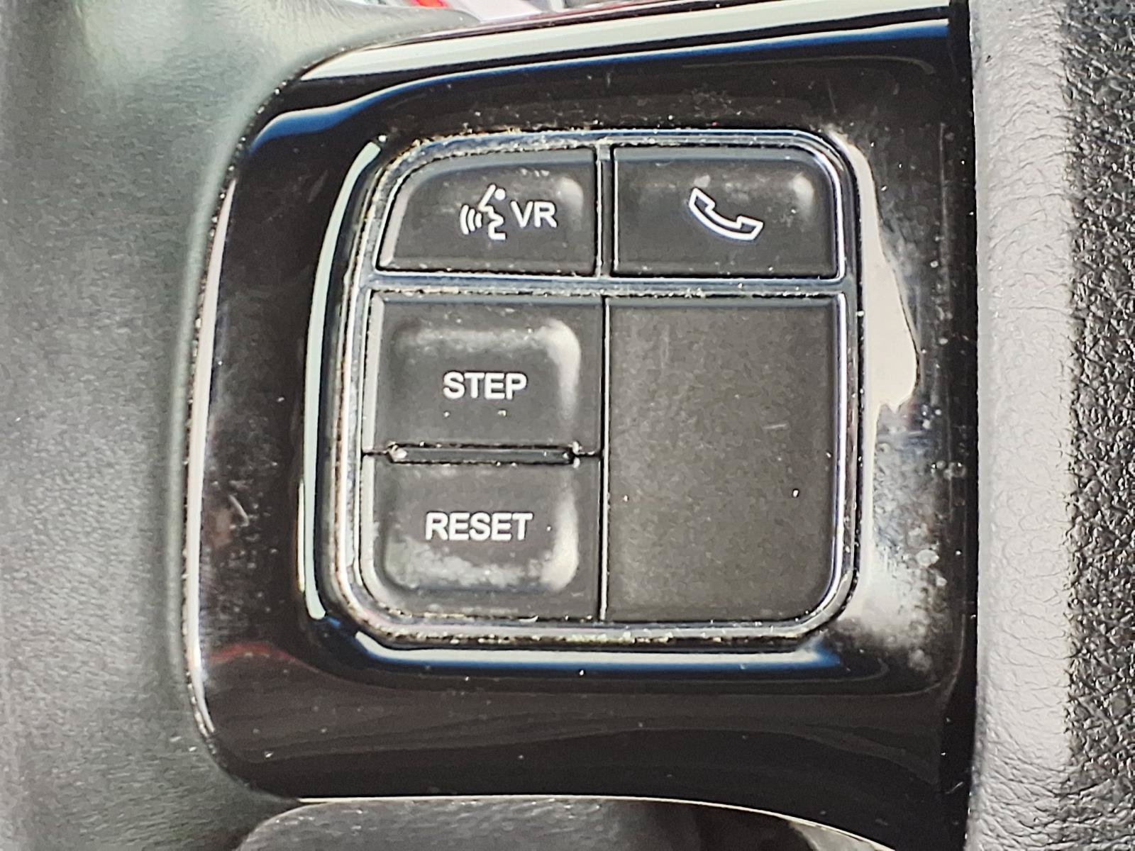 Used 2017 Dodge Grand Caravan SXT FWD image 16
