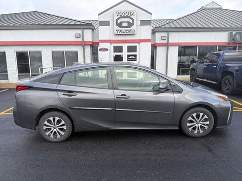 Used 2019 Toyota Prius XLE image 9