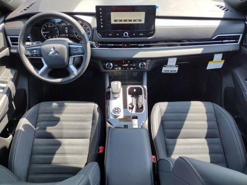 New 2026 Mitsubishi Outlander LE AWD/4WD image 2