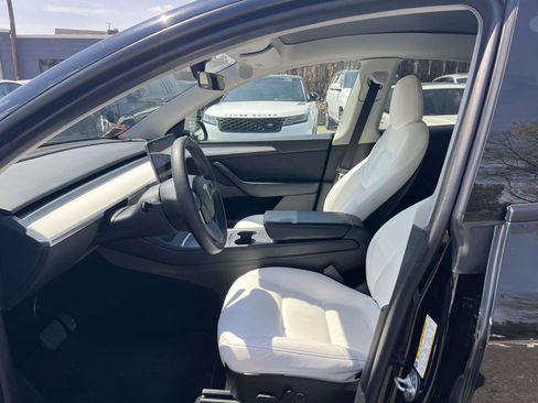 Used 2022 Tesla Model Y Long Range AWD/4WD image 12