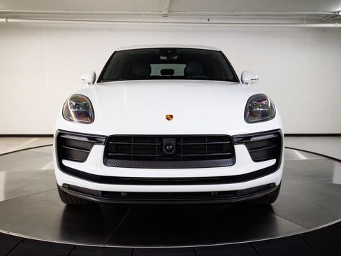Certified 2023 Porsche Macan AWD/4WD image 10