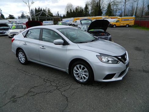 Used 2019 Nissan Sentra SV image 2