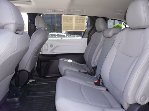 Certified 2026 Toyota Sienna XLE FWD image 11